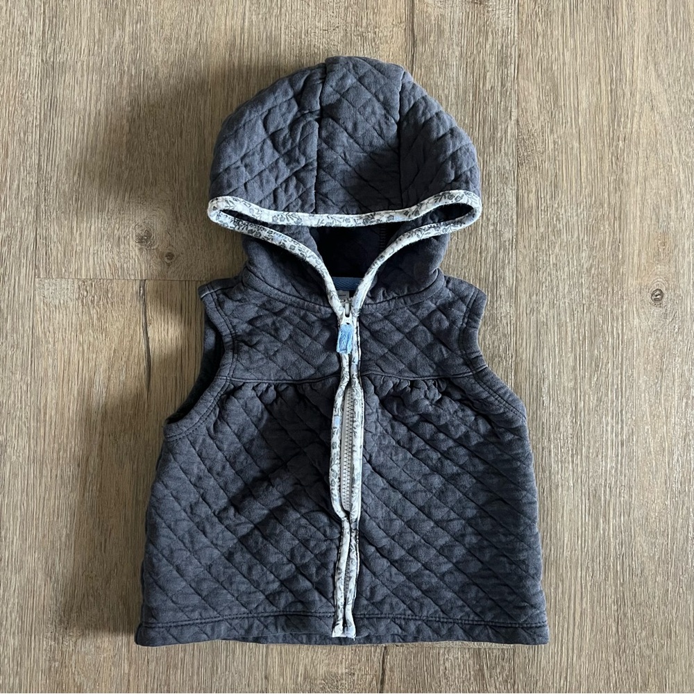 Baby Girl Quilted Vest Set - 12M - Lot of 2 Hooded & Sleeveless Zip Vests - Picture 2 of 7